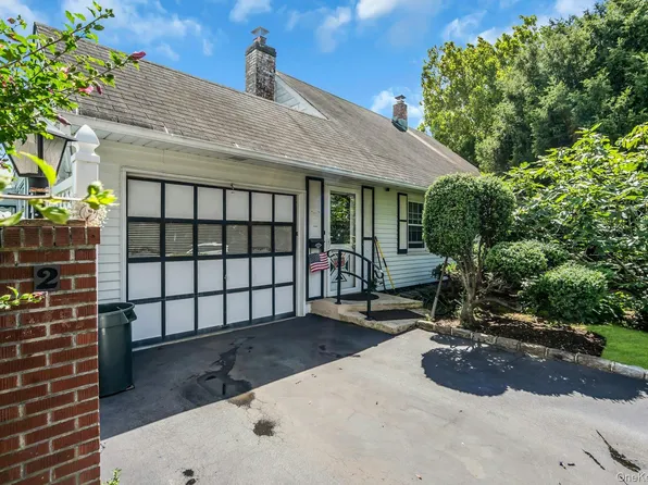 2 Chase Lane, Levittown, NY 11756