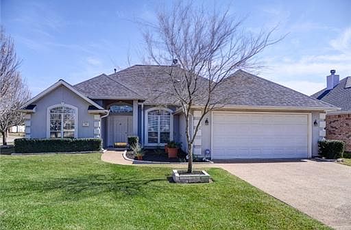 1st image of 310 Regensburg Ln