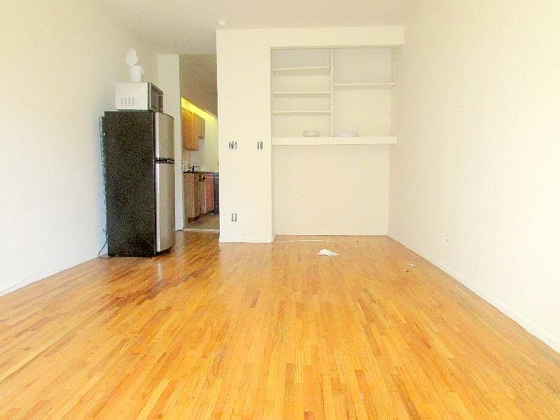 2nd image of 200 E 37th St