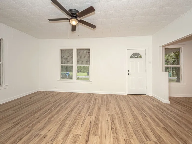 4406 Richard St — Photo 12