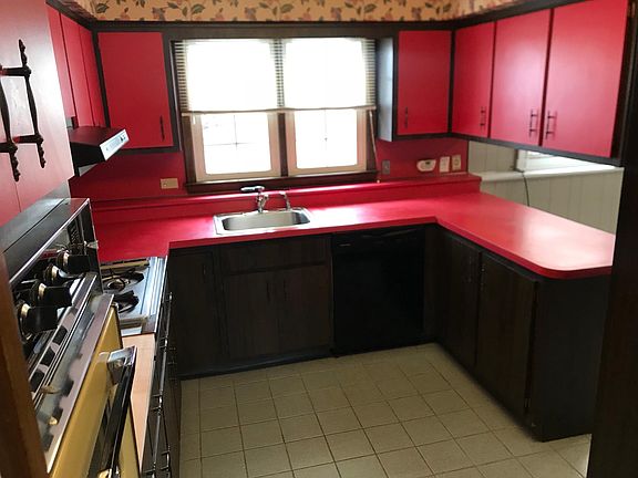 Large kitchen with double oven and gas cooktop