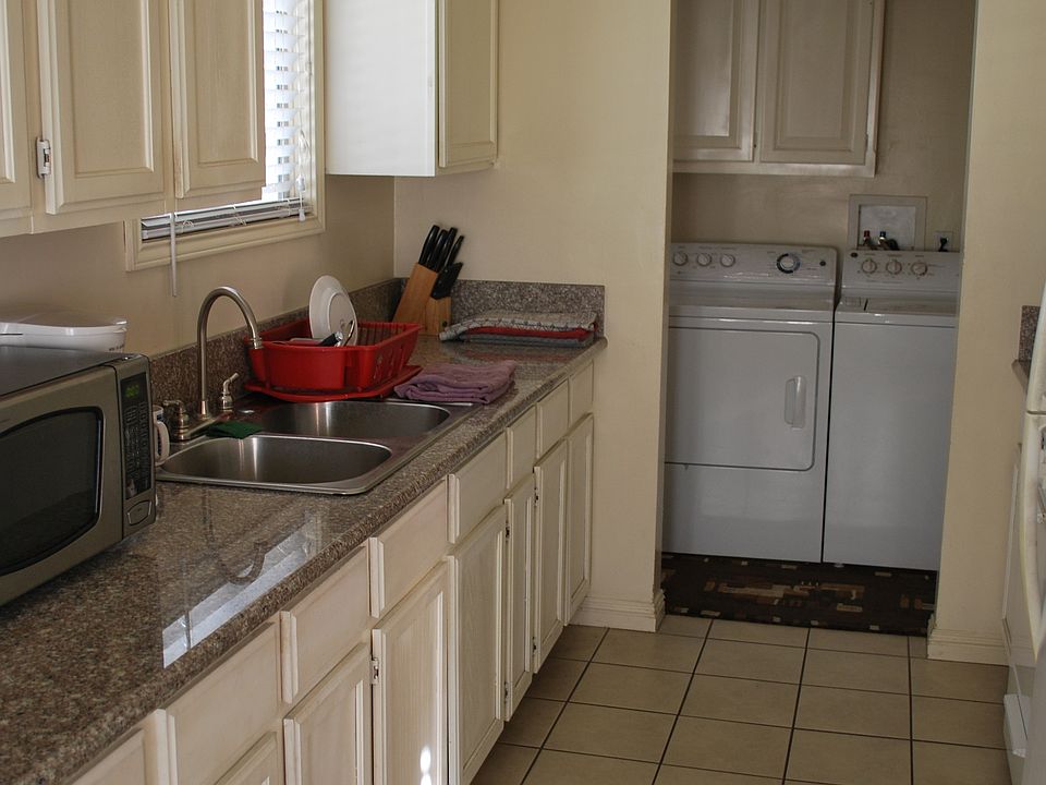2nd image of 707 E 109th St