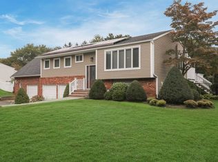 21 Greg Ln, East Northport, NY 11731