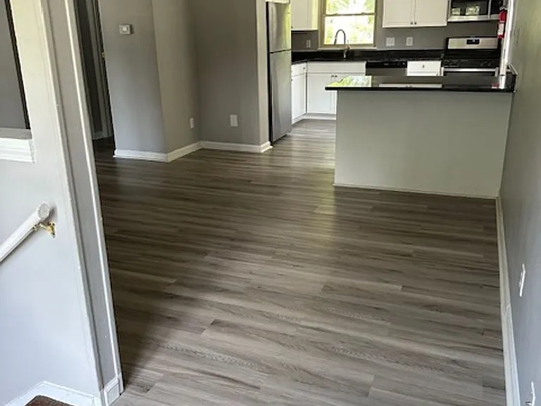 1326 N Woodburn Ave — Photo 3