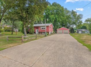 5369 Tucson Dr, Waterloo, IA 50702