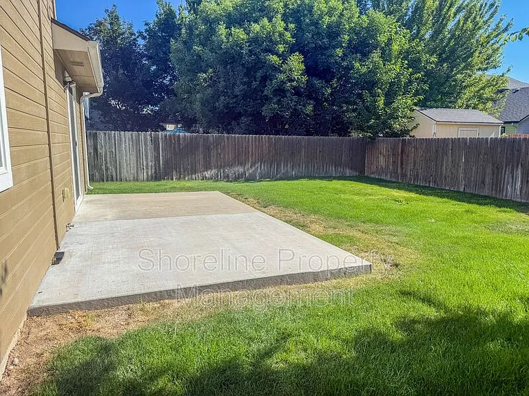 3420 N Oakstone Ave — Photo 9
