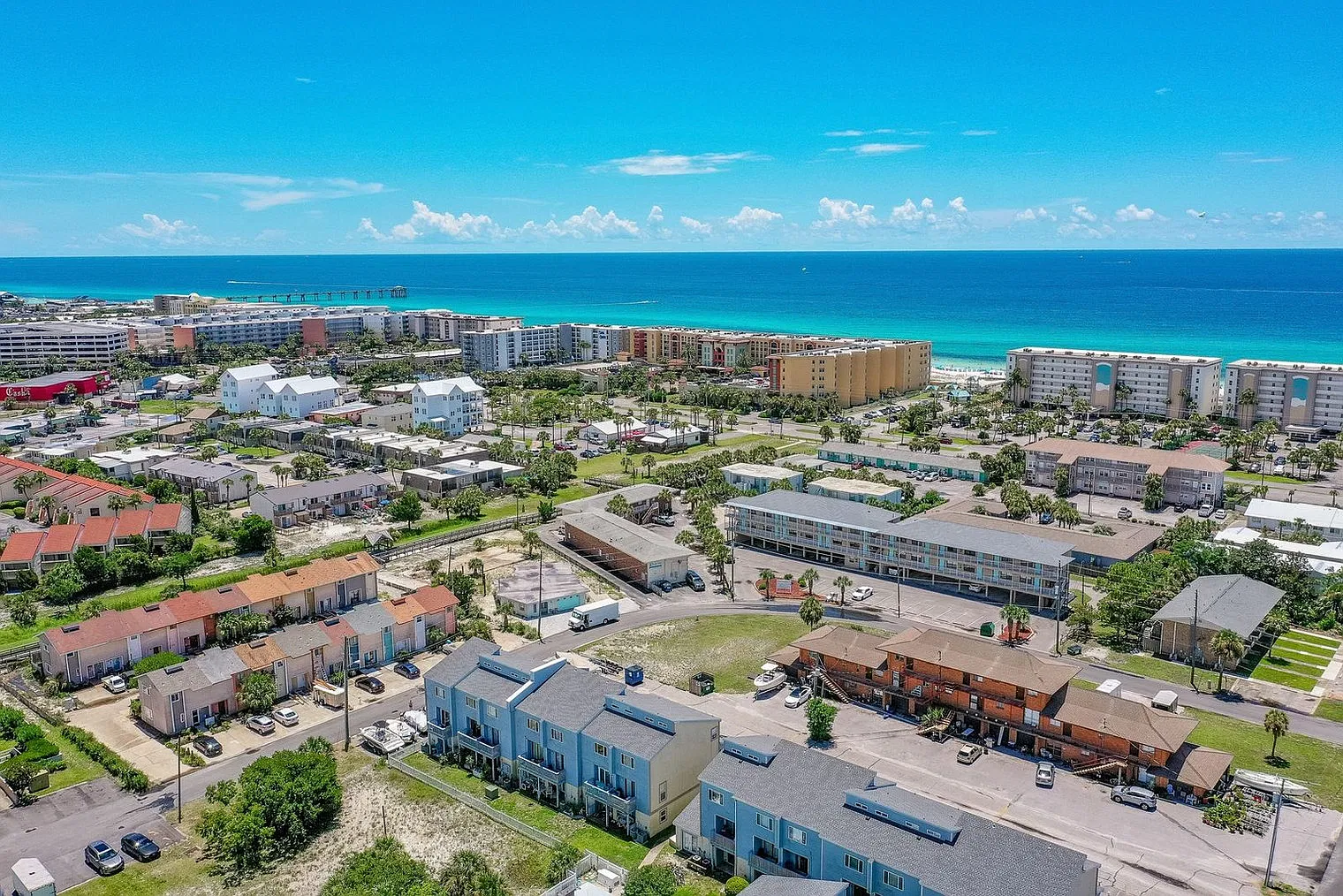 1 bed, 1.0 bath, 6200 sqft, $1,572 — Photo 3