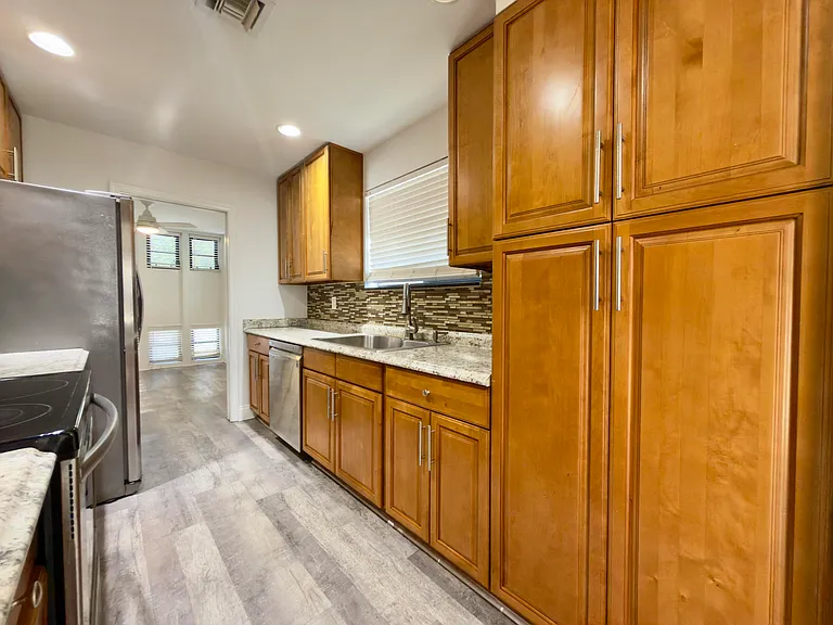 11698 NW 20th Dr — Photo 9