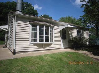 527 37th St, Moline, IL 61265