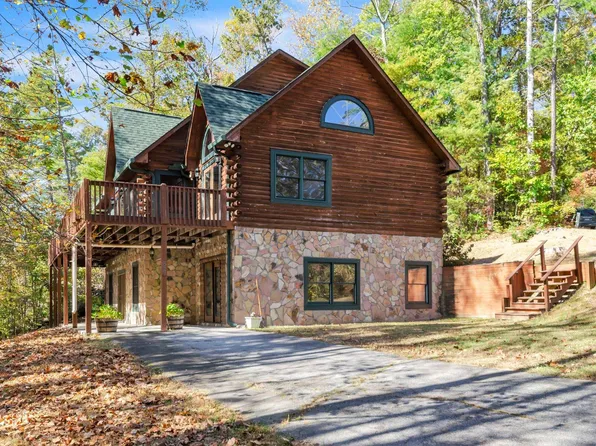 417 Whispering Falls Dr, Pickens, SC 29671