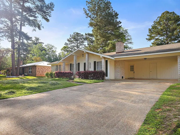 2525 Gina Dr — Photo 3