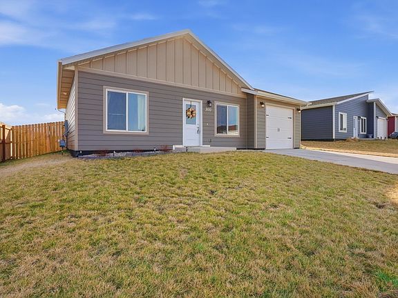 2nd image of 300 Aurora Ave