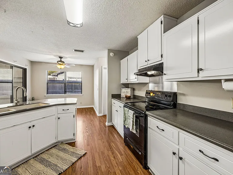 132 Woodvalley Dr — Photo 20
