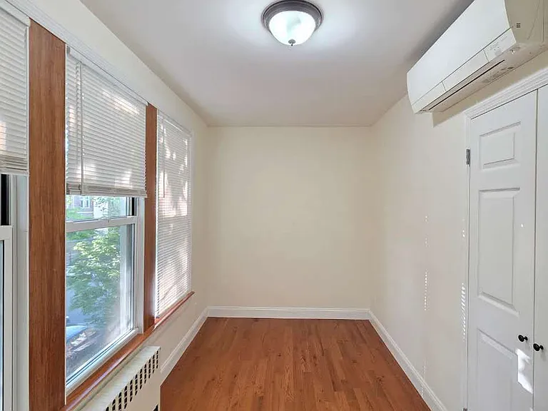 2237 E 24th St #2F — Photo 7