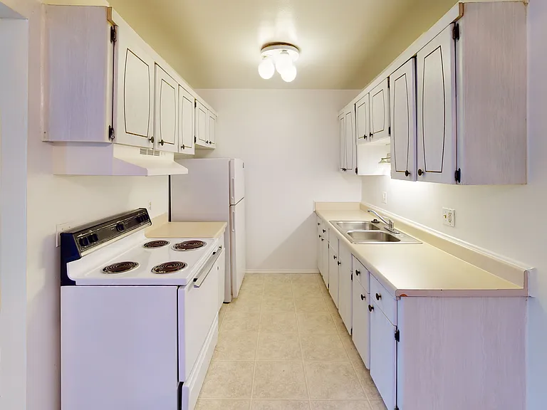 Outer Drive Manor Apartments — Photo 22