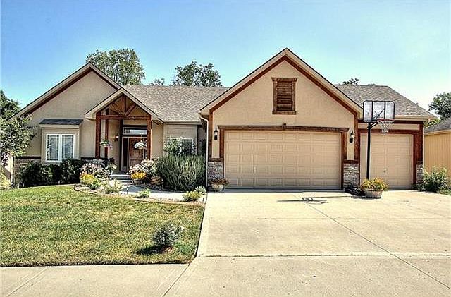 1st image of 904 NW Cedar Ln
