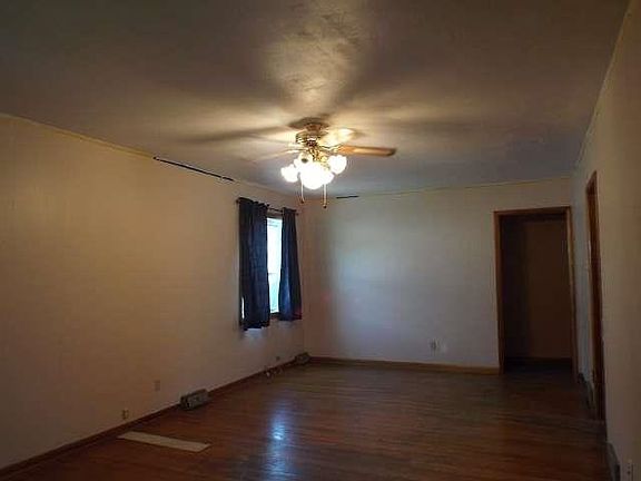 2nd image of 209 S Elm St