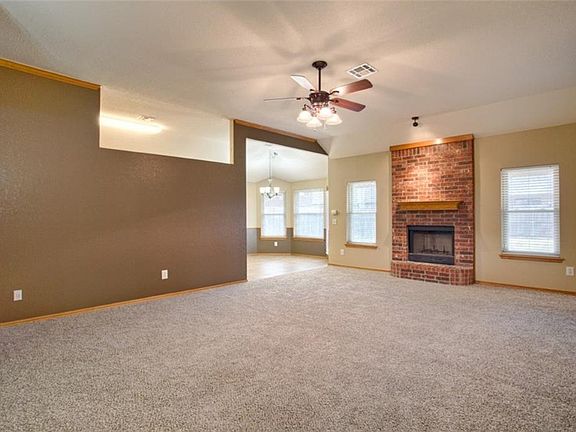 5th image of 909 SE 37th St