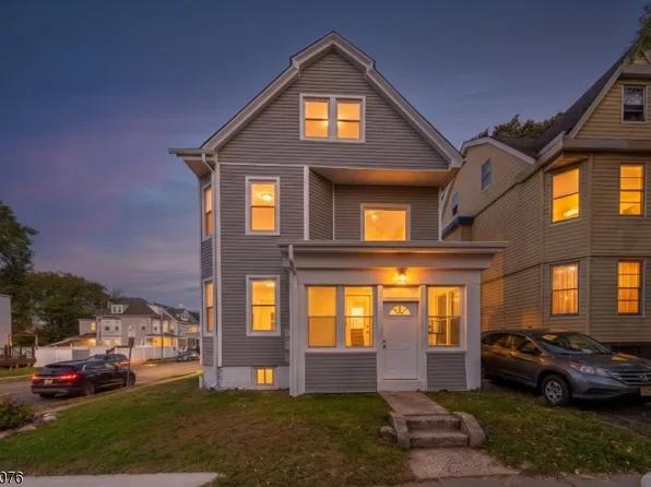 32 New St, East Orange City, NJ 07017