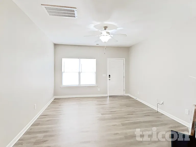441 Laurel Leaf Dr — Photo 3