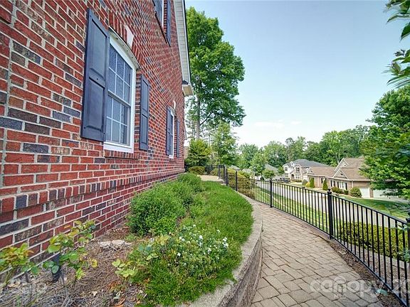 4th image of 7870 Oak Haven Ln
