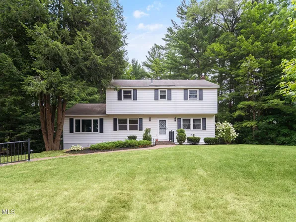 32 Secada Drive, Clifton Park, NY 12065