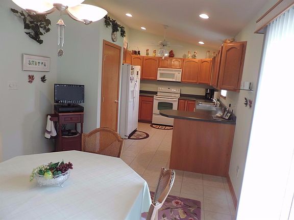 4th image of 7420 Cedar Creek Cir