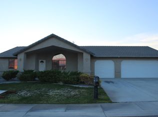 1820 S Vineyard Dr W, Pahrump, NV 89048