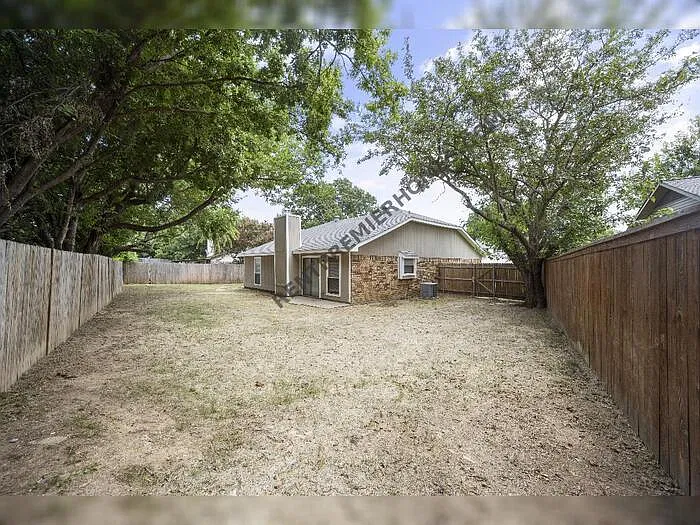 3 bed, 2.0 bath, 1250 sqft, $2,295 — Photo 3