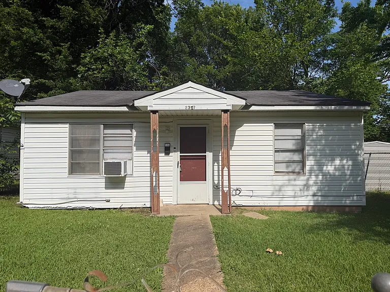 2317 Freewater St — Photo 8
