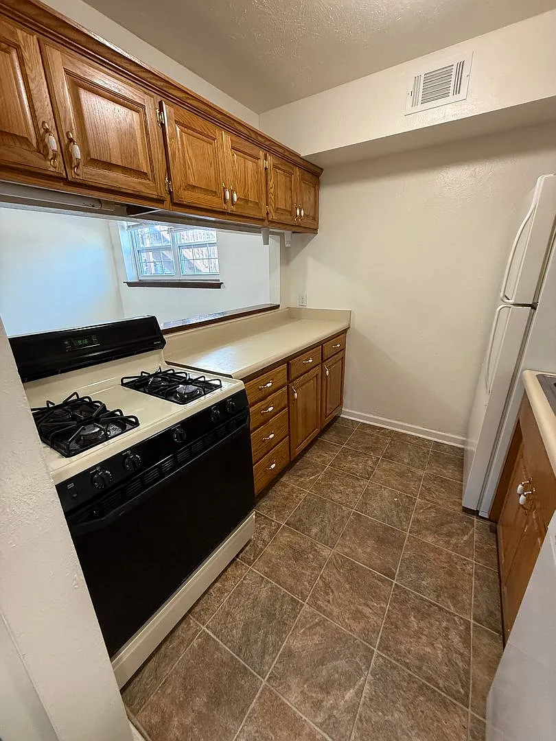 Southern Garden Apartments — Photo 4