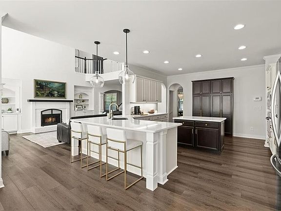 3rd image of 500 Lakeview Ct