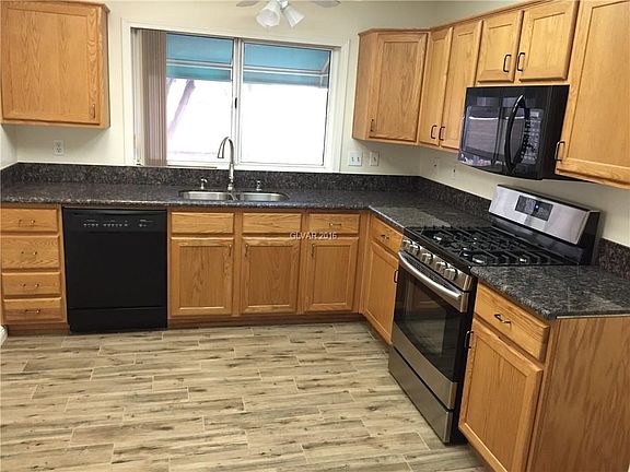5th image of 2501 Desert Butte Dr