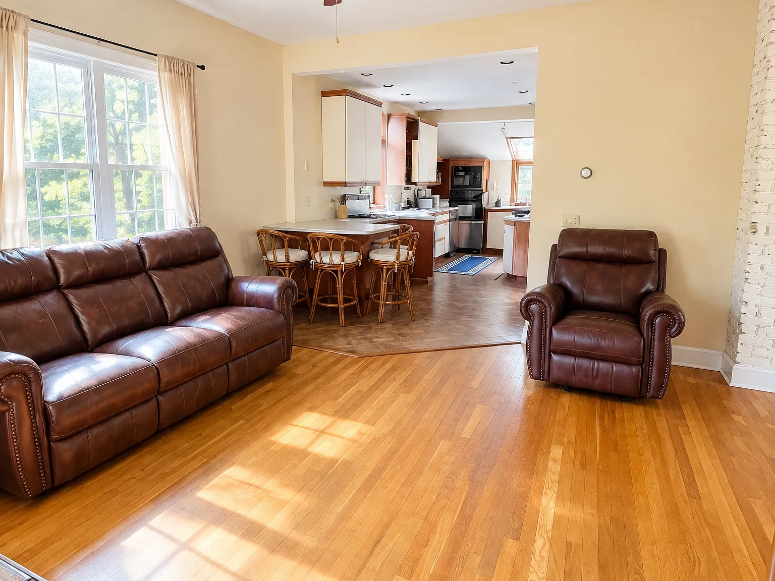 27 Oak St — Photo 4