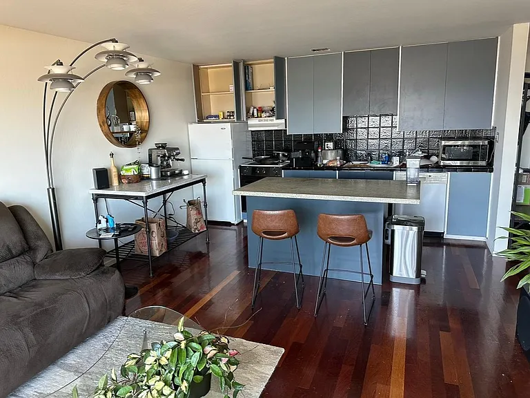 655 Corbett Ave #102 — Photo 3