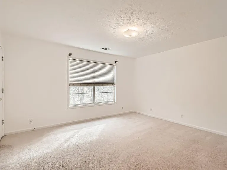 390 Saddle Bridge Dr — Photo 26