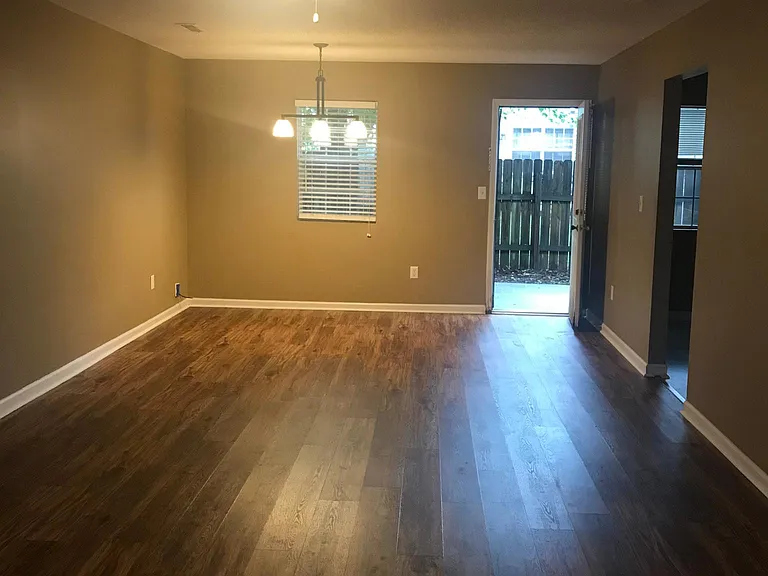 8 Allenwood Ln — Photo 5