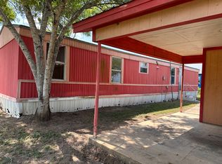 809 N Lowery Ave, Nixon, TX 78140