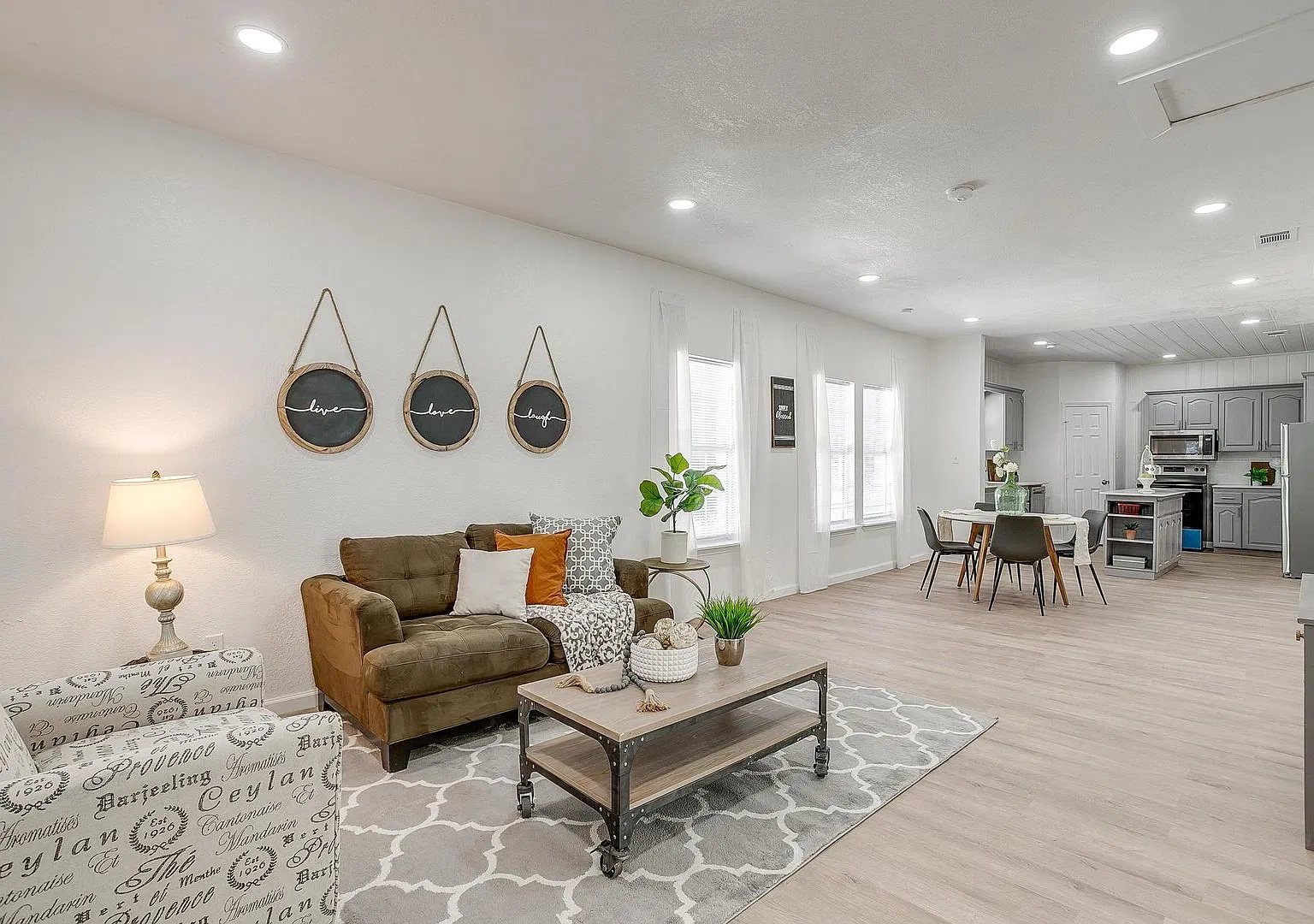 3645 Travis Ave — Photo 2