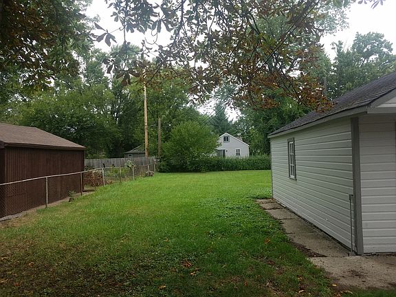 3rd image of 18451 Beechwood St