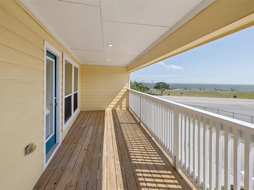 705 N Bayshore Dr