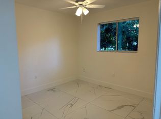 1040 SW 4th St APT 4, Miami, FL 33130