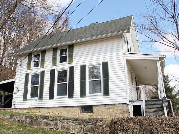 2nd image of 144 Hudson St
