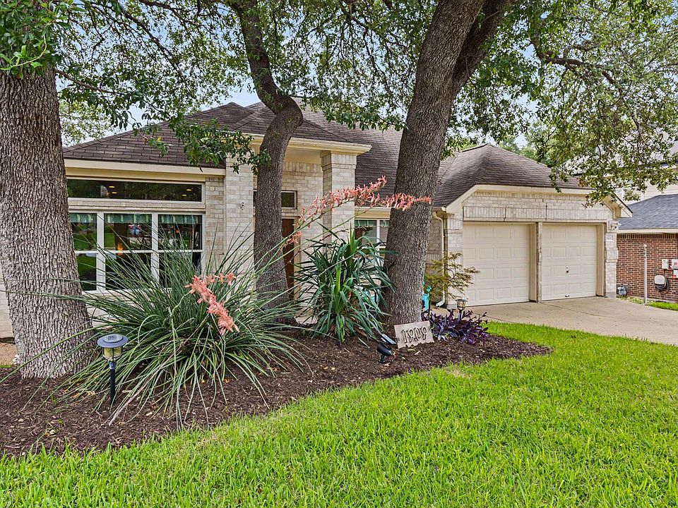 1st image of 1909 Holly Hill Dr
