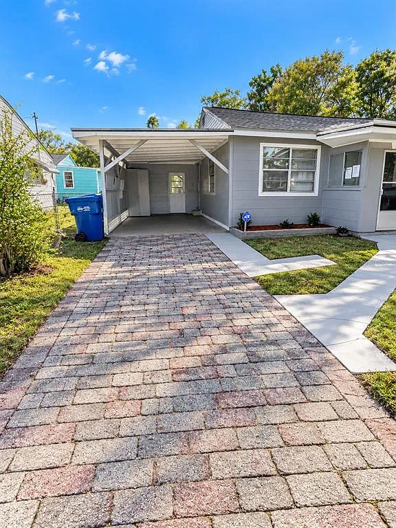 2 bed, 1.0 bath, 860 sqft, $1,950 — Photo 2