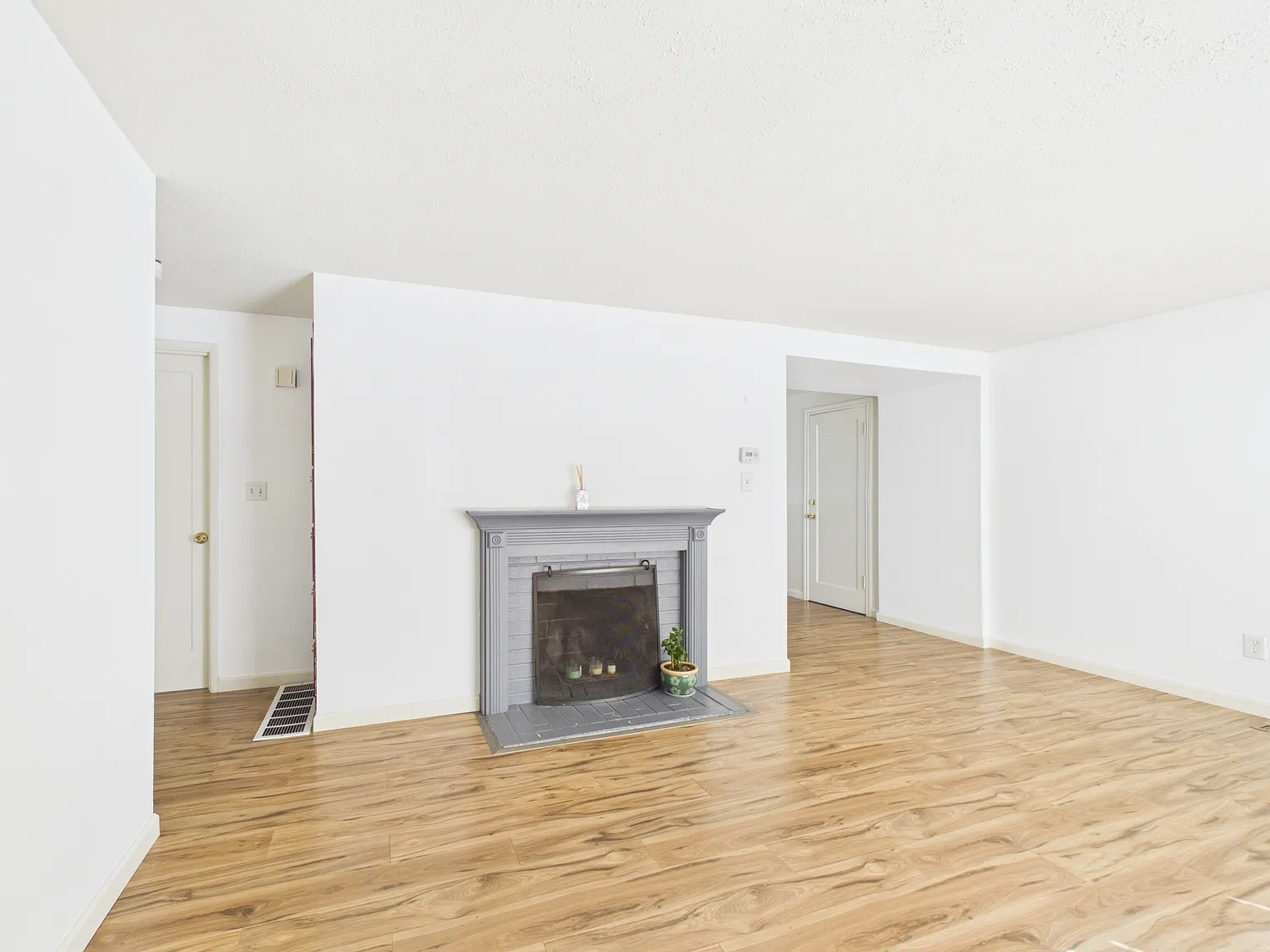 2 bed, 770 sqft, $2,500 — Photo 3