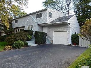 28 Brook Path, Plainview, NY 11803