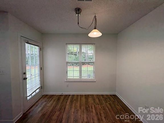 5th image of 10049 University Park Ln