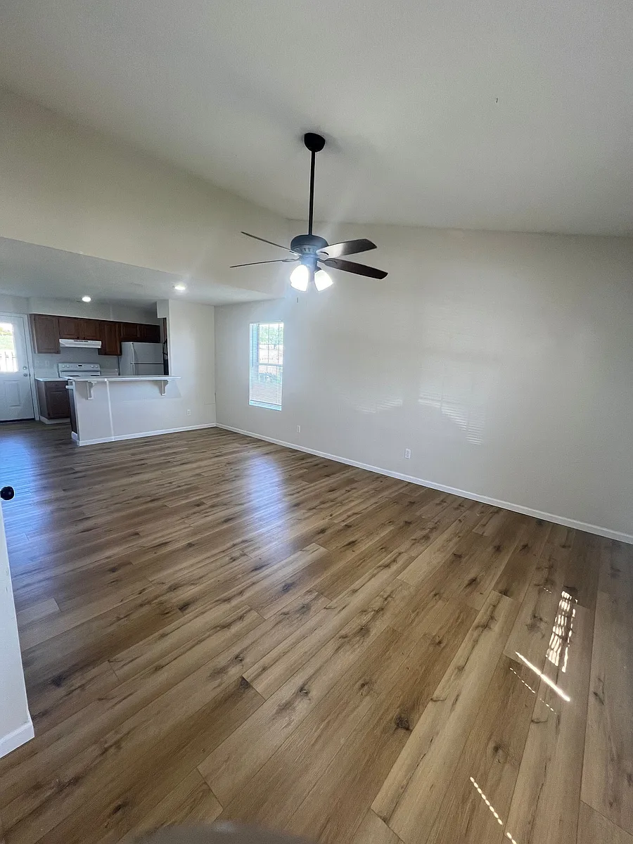 Building Photo - 2509 Carnation Dr