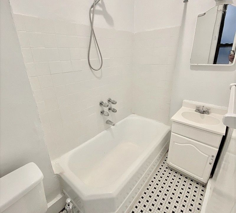 2nd image of 323 E 85th St APT 3D